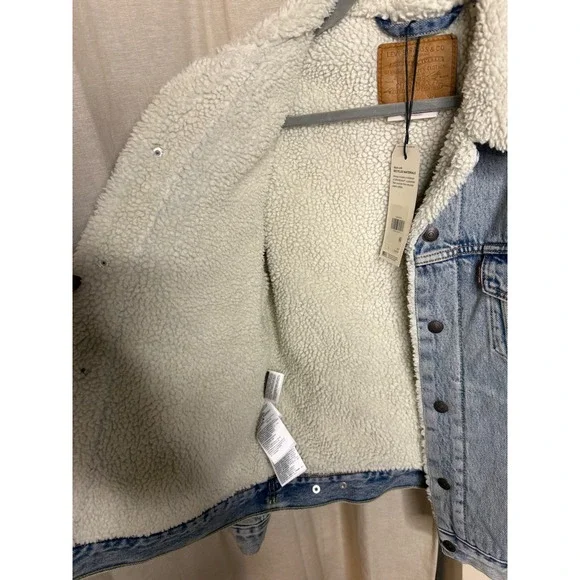 NWT LEVI'S TYPE III SHERPA TRUCKER JACKET Light Wash size SM - Picture 5 of 8